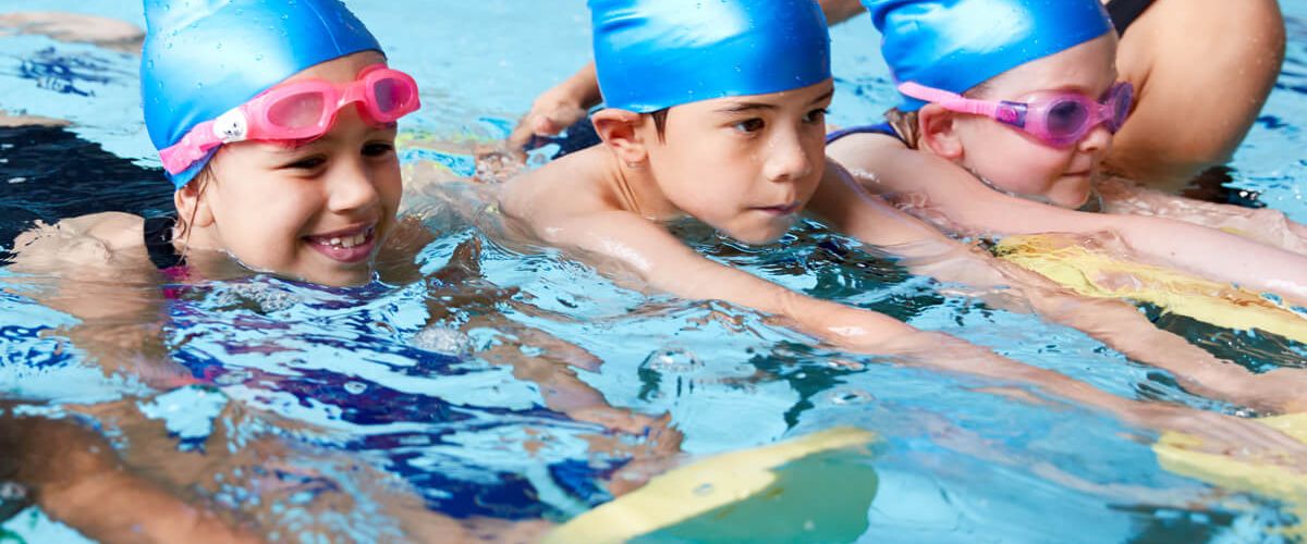 Schwimmschule: Mit oder ohne Elternteil? Was passt besser für euch? 🌊👨‍👩‍👧